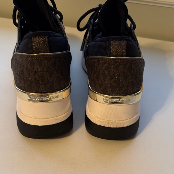 Michael Kors Women’s Black & Gold Liv Logo Mixed- Media Trainer Sneaker size 8.5 - Picture 5 of 9
